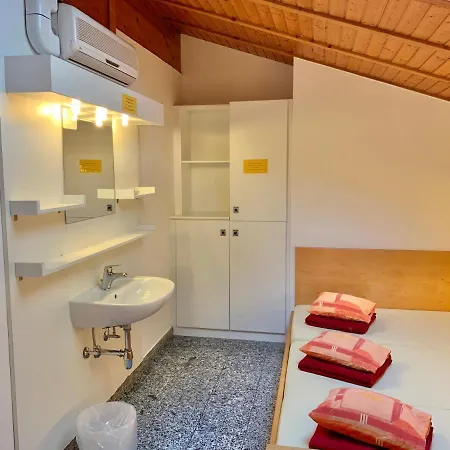 Hotel&hostel Montarina Хостел Лугано