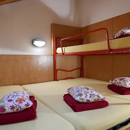 Hotel&hostel Montarina Хостел *