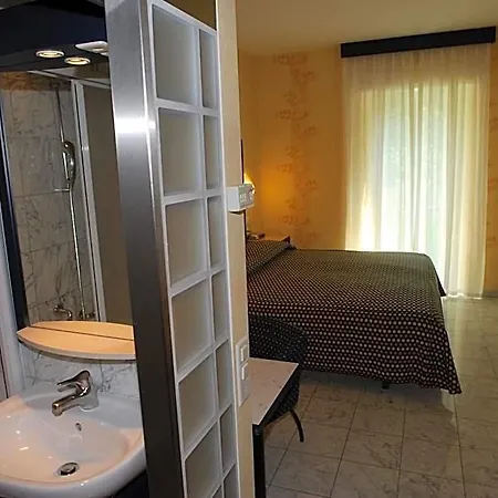 Hotel&hostel Montarina Хостел *