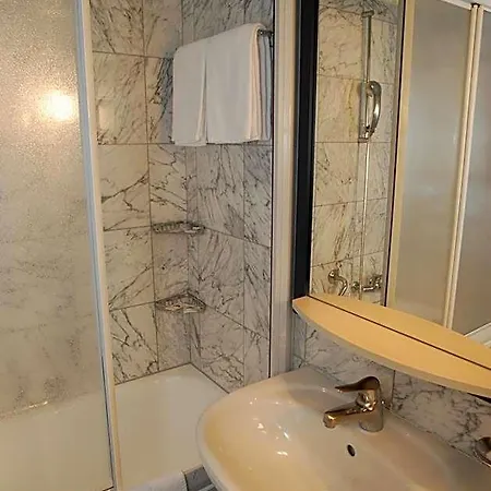 Hotel&hostel Montarina Хостел Лугано