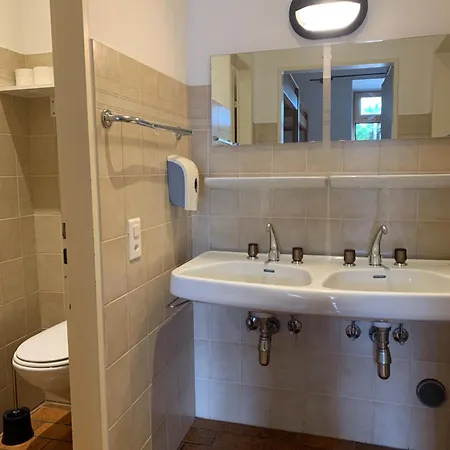 호텔&호스텔 몬타리나 * 루가노