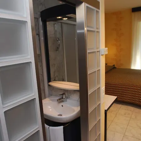 호텔&호스텔 몬타리나 *