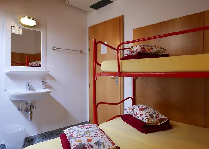 אכסניה Hotel&hostel Montarina