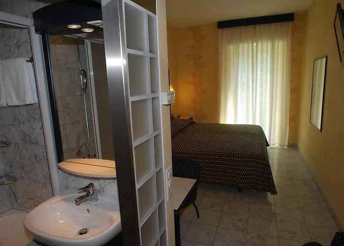 אכסניה Hotel&hostel Montarina